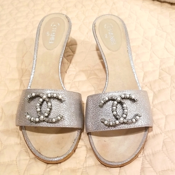 Chanel shoes - Picture 1 of 8